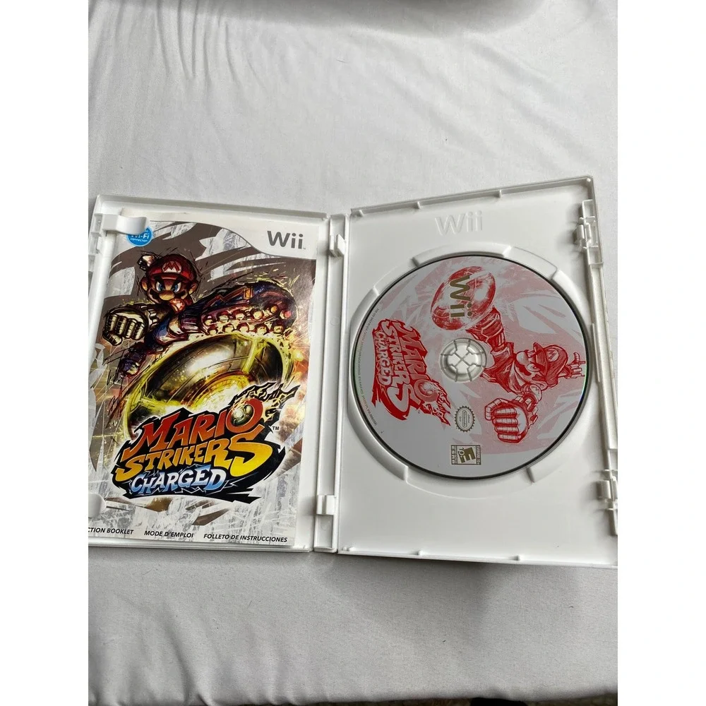 Mario Strikers Charged Nintendo Wii Game CIB with Manual